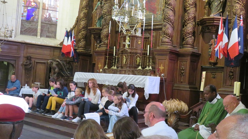 Beautiful view of the altar behind the children.JPG
