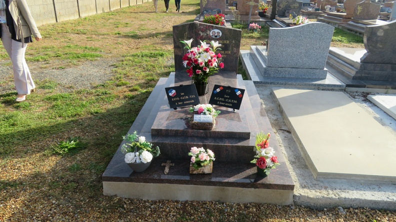 Grave of Mr and Mrs Hublier.JPG